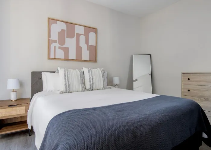 River North 1br W Coffee Shop Gym Nr Chi-972