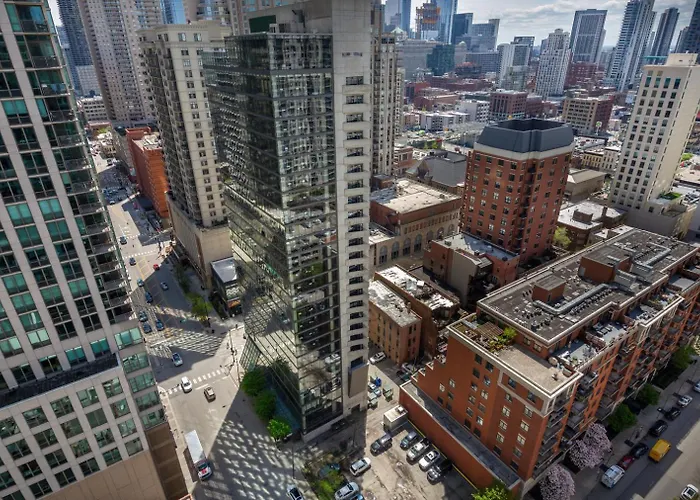 River North 1br W Coffee Shop Gym Nr Chi-972